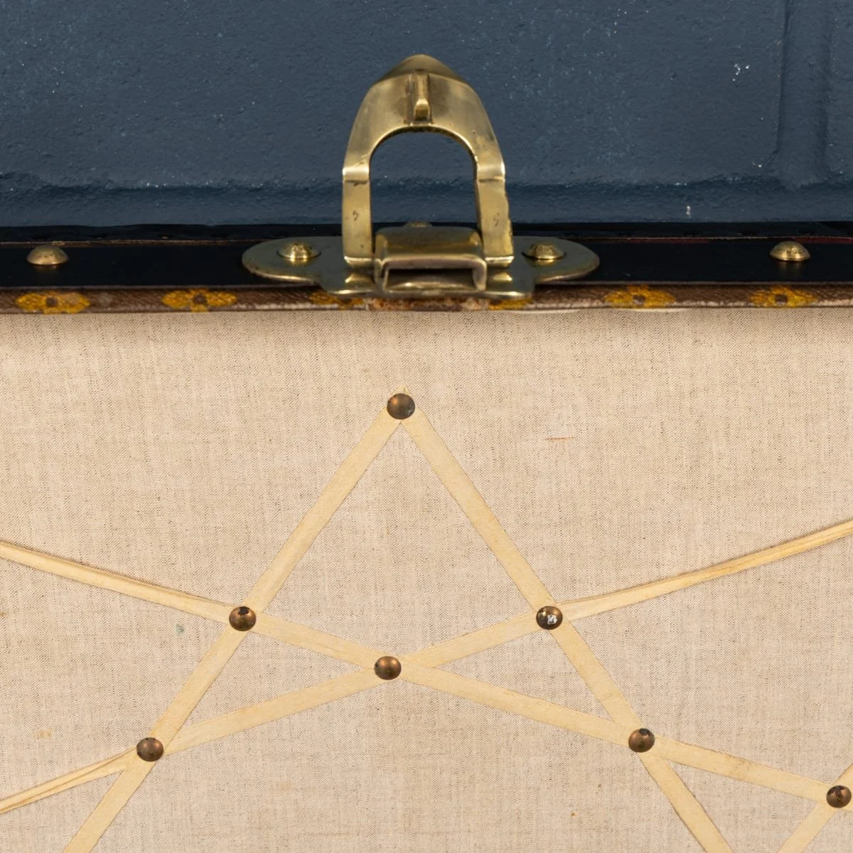 PUSHKINS.COM - B12257w - VINTAGE 20thC LOUIS VUITTON HAT TRUNK IN MONOGRAM CANVAS, FRANCE c.1930 - 26.jpg