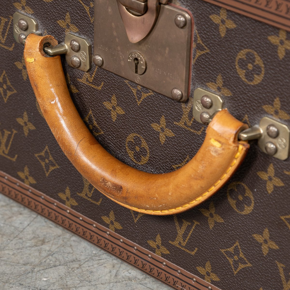 PUSHKINS.COM - B11399 - 20thC LOUIS VUITTON SUITCASE IN MONOGRAM CANVAS, FRANCE - 20.jpg