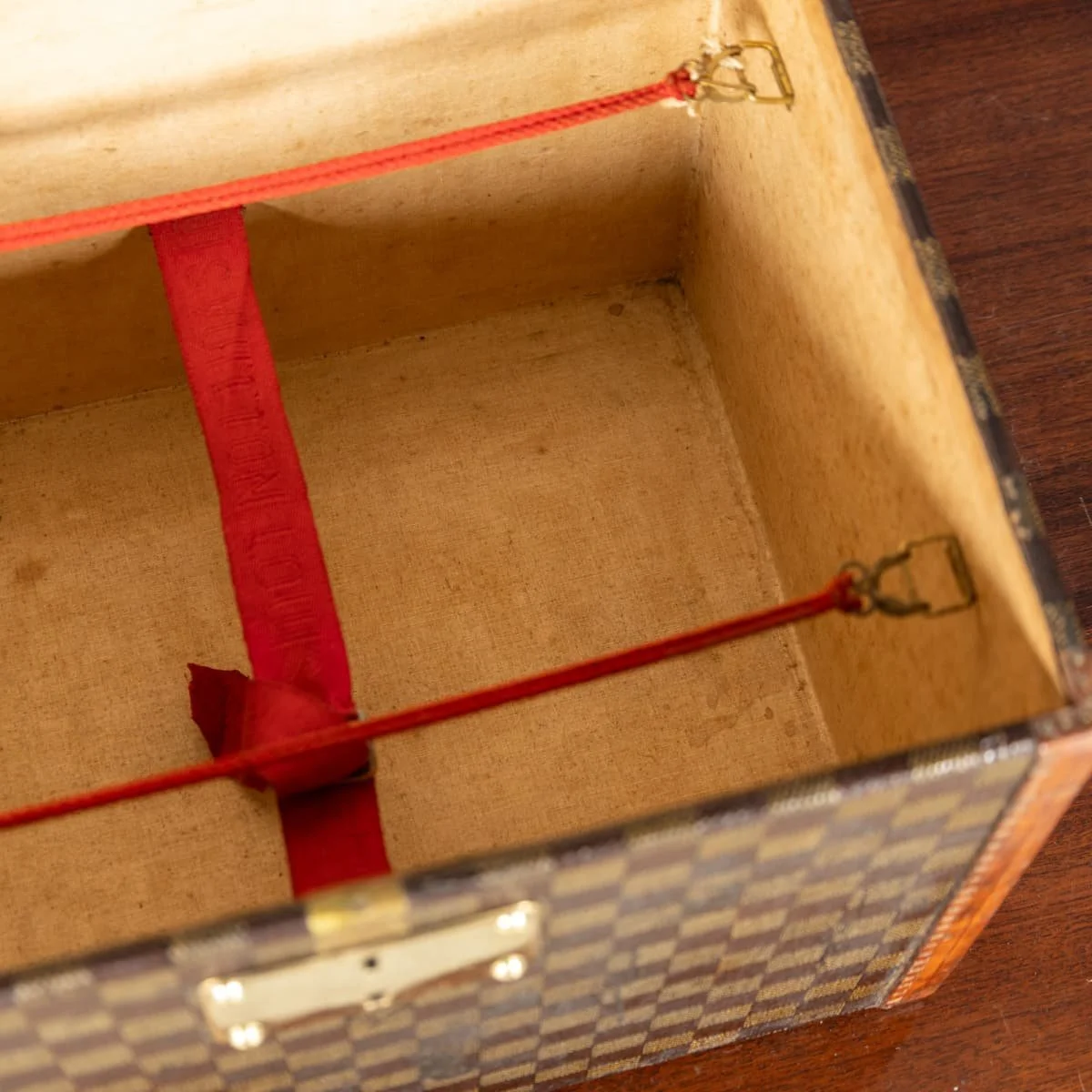 PUSHKINS.COM - B12349 - ANTIQUE 20thC LOUIS VUITTON HAT TRUNK IN DAMIER CANVAS, FRANCE c.1900 - 15.jpg