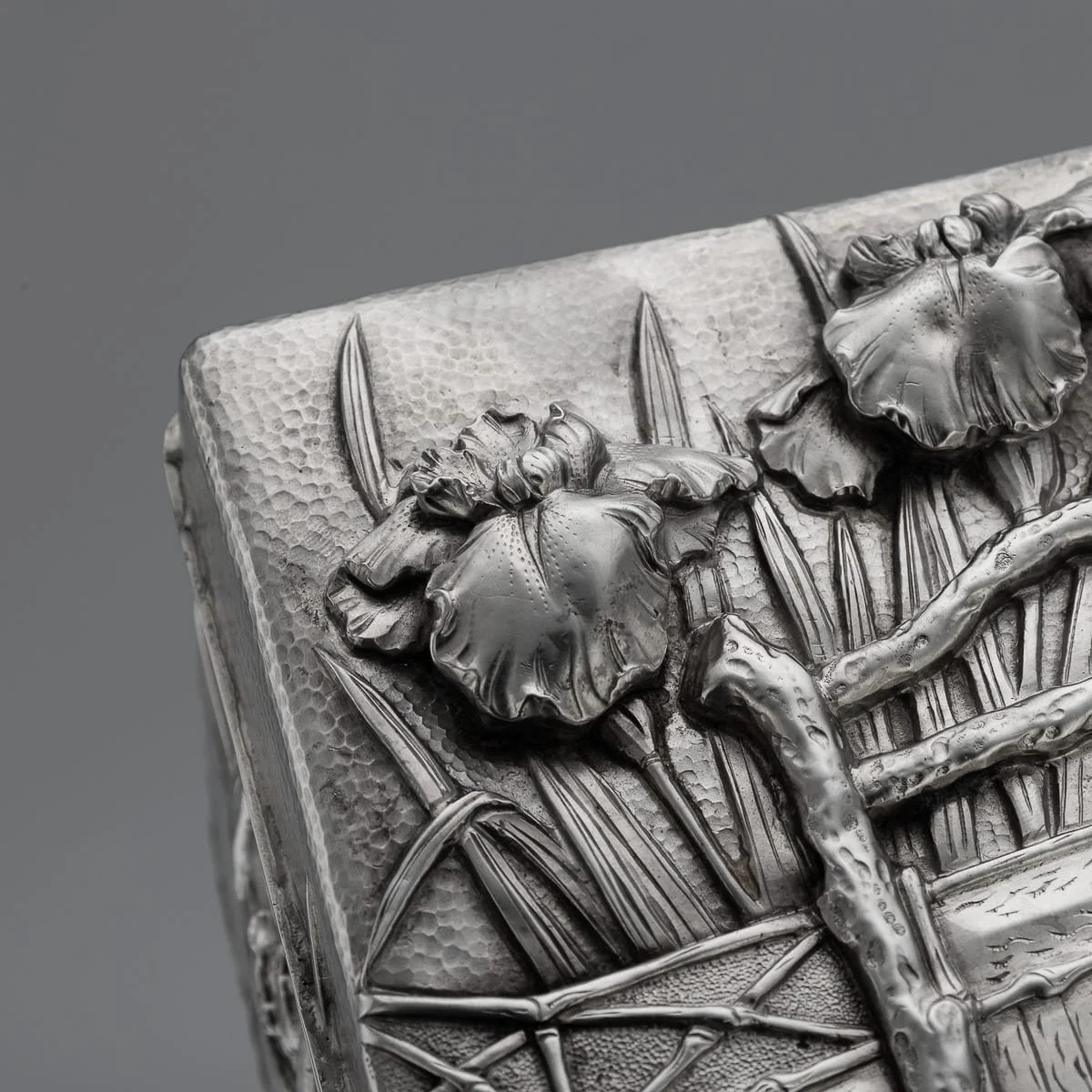 PUSHKINS.COM - A00102 - ANTIQUE 20thC JAPANESE MEIJI SOLID SILVER IRIS FLOWER CIGAR BOX, ZUAN c.1900 - 16.jpg