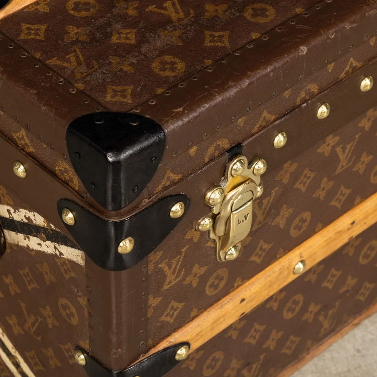 PUSHKINS.COM - B12351w - VINTAGE 20thC LOUIS VUITTON CABIN TRUNK IN MONOGRAM CANVAS, FRANCE c.1930 - 26.jpg