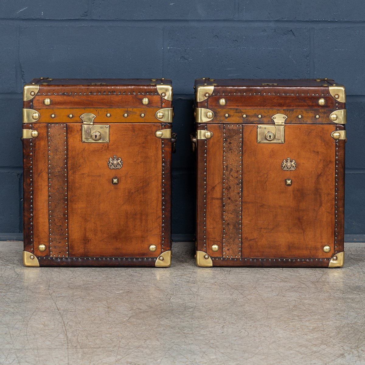 PUSHKINS.COM - B11408d - 20thC PAIR OF LEATHER CLAD ENGLISH ARMY : NAVY STYLE TRUNKS - 04.jpg