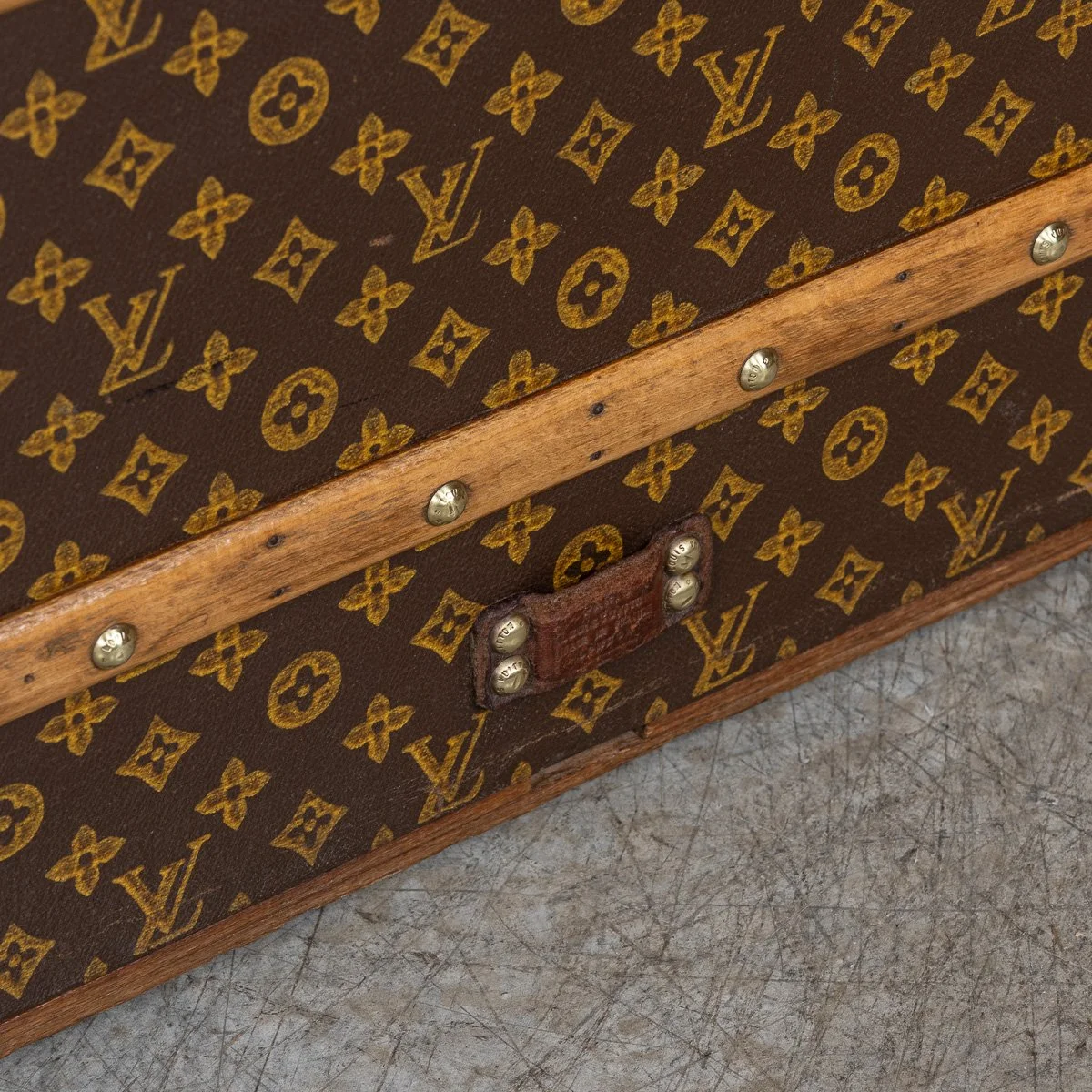 PUSHKINS.COM - B11431dw - ANTIQUE 20thC LOUIS VUITTON %22MALLE HAUTE%22 IN MONOGRAM CANVAS, FRANCE c.1920 - 30.jpg