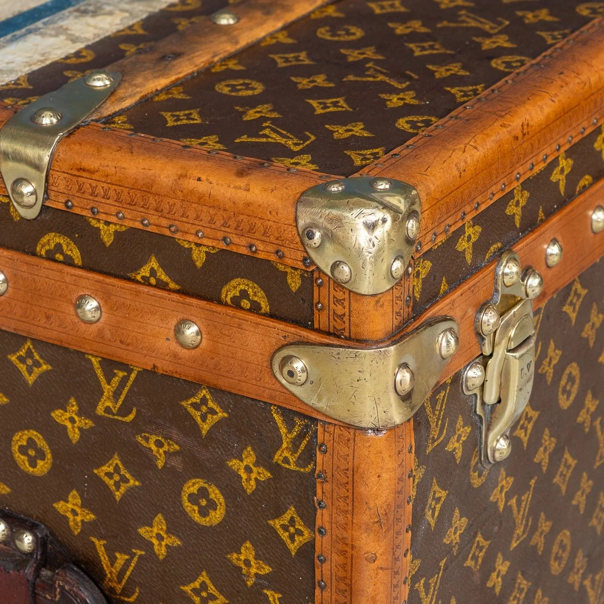 PUSHKIN'S - ANTIQUE 20thC LOUIS VUITTON HAT TRUNK IN MONOGRAM CANVAS, PARIS c.1920 - 36.jpg