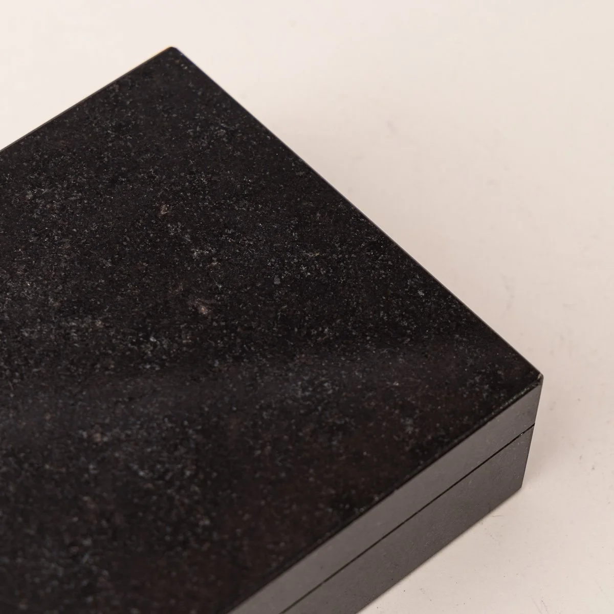 PUSHKINS.COM - D11817 - VINTAGE 20thC ITALIAN NERO GRANITE STONE BOX c.1960 - 9.jpg