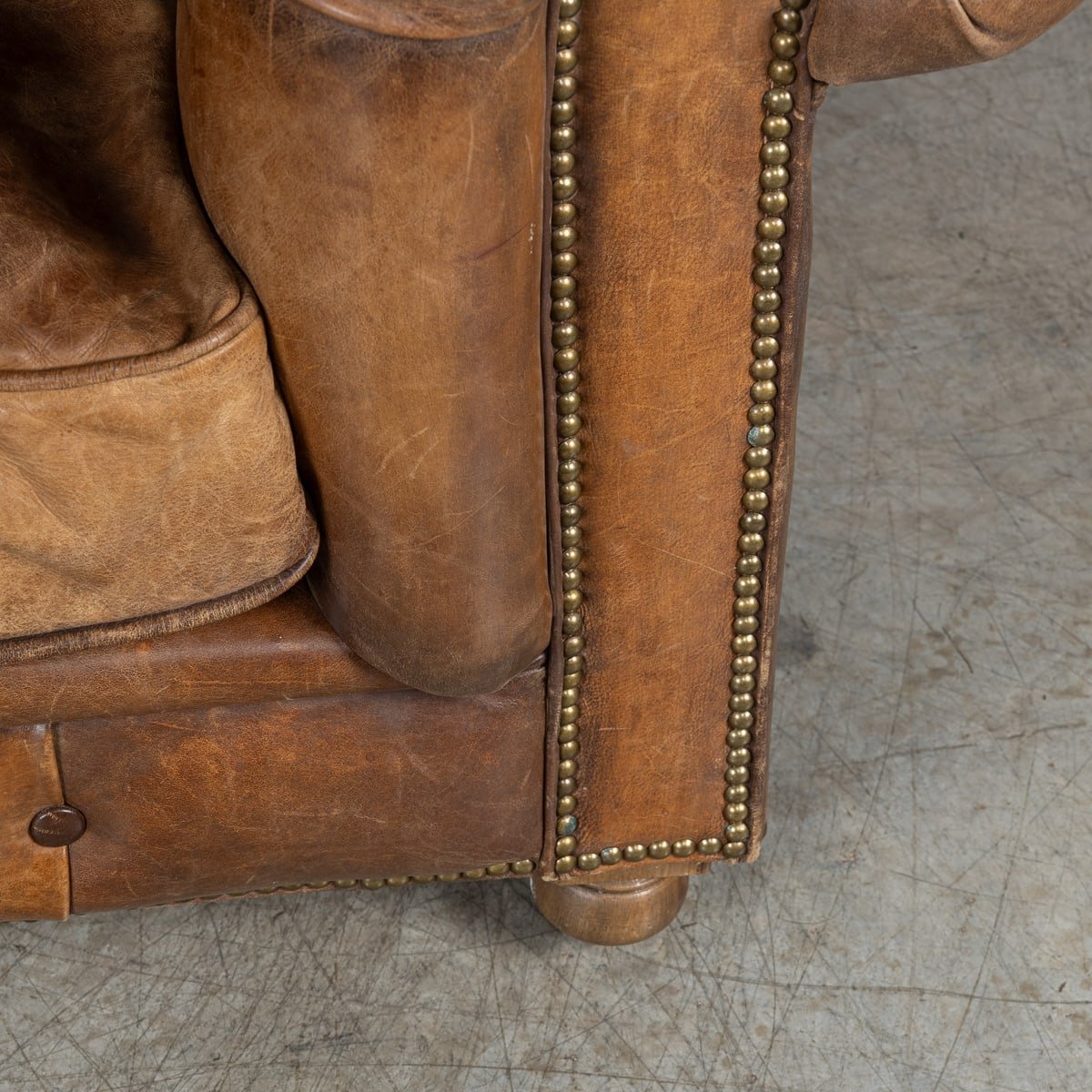 PUSHKINS.COM - B11240 - VINTAGE 20thC ENGLISH BROWN LEATHER CHESTERFIELD ARMCHAIR BY HALO - 17.jpg