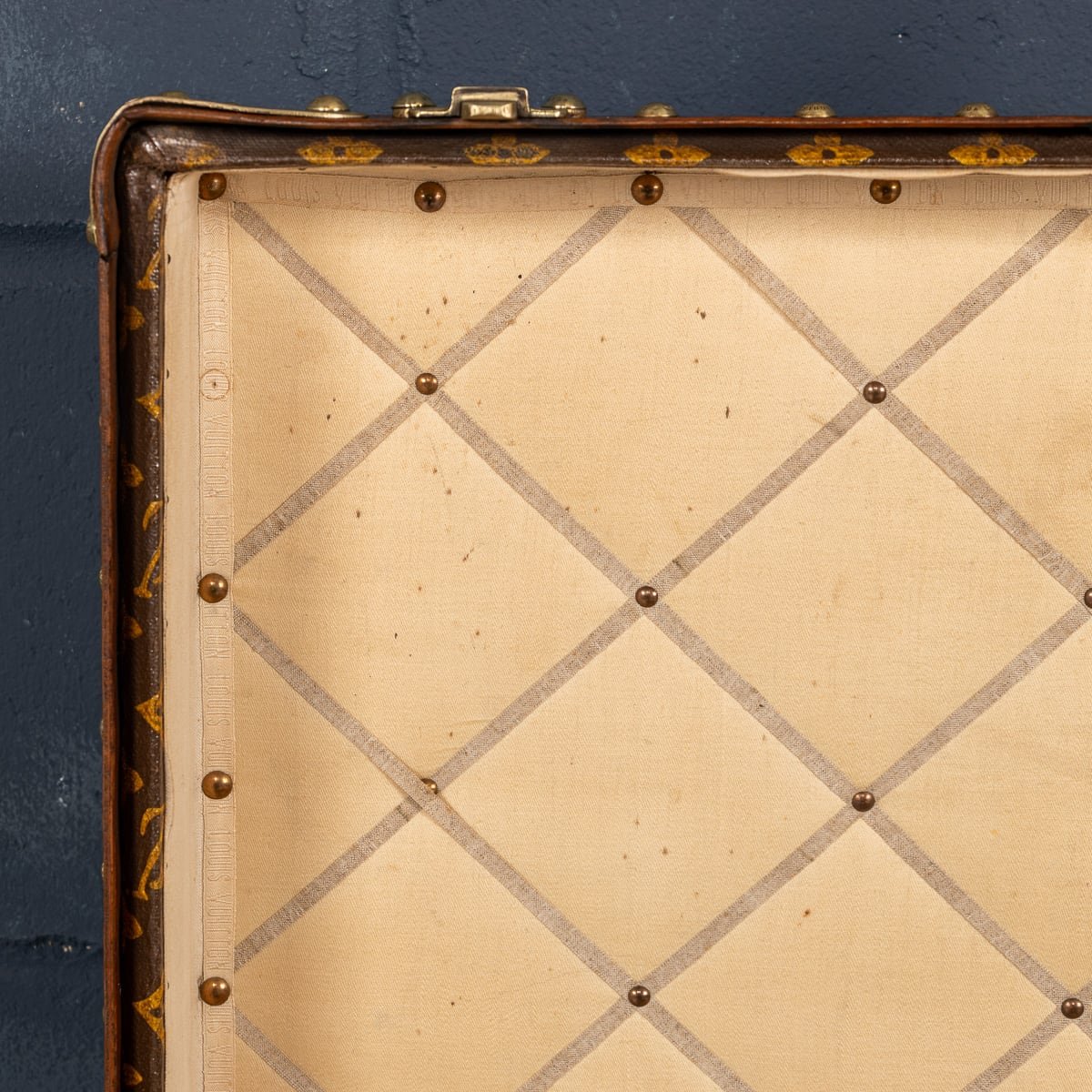 PUSHKIN'S - ANTIQUE 20thC LOUIS VUITTON HAT TRUNK IN MONOGRAM CANVAS, FRANCE c.1920 - 41.jpg
