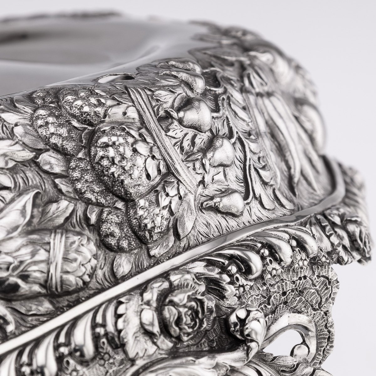 PUSHKINS.COM - B00060 - ANTIQUE 19thC GEORGIAN SOLID SILVER SOUP TUREEN BY EDWARD FARRELL, LONDON c.1823 - 32.jpg