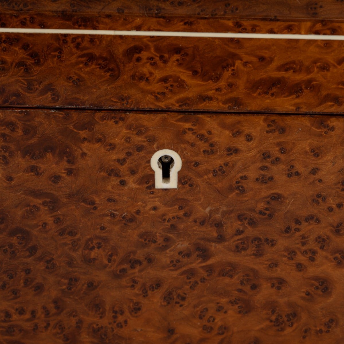 PUSHKINS.COM - B11242 - VINTAGE 20thC ART DECO BURR WALNUT CIGAR HUMIDOR BY DUNHILL, ENGLAND c.1930 - 10.jpg