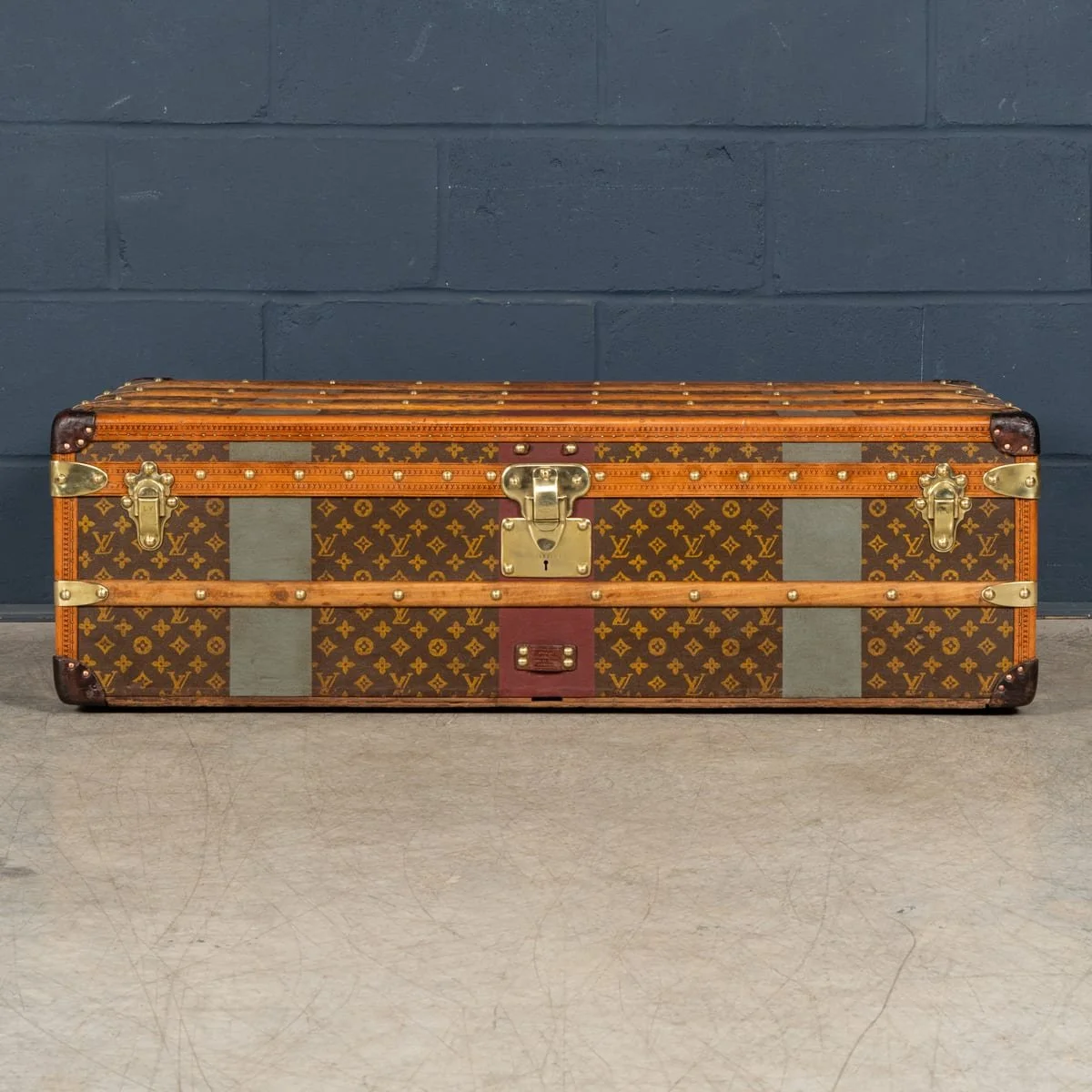 PUSHKINS.COM - B12254 - ANTIQUE 20thC LOUIS VUITTON STEAMER TRUNK IN MONOGRAM CANVAS, FRANCE c.1920 - 05.jpg
