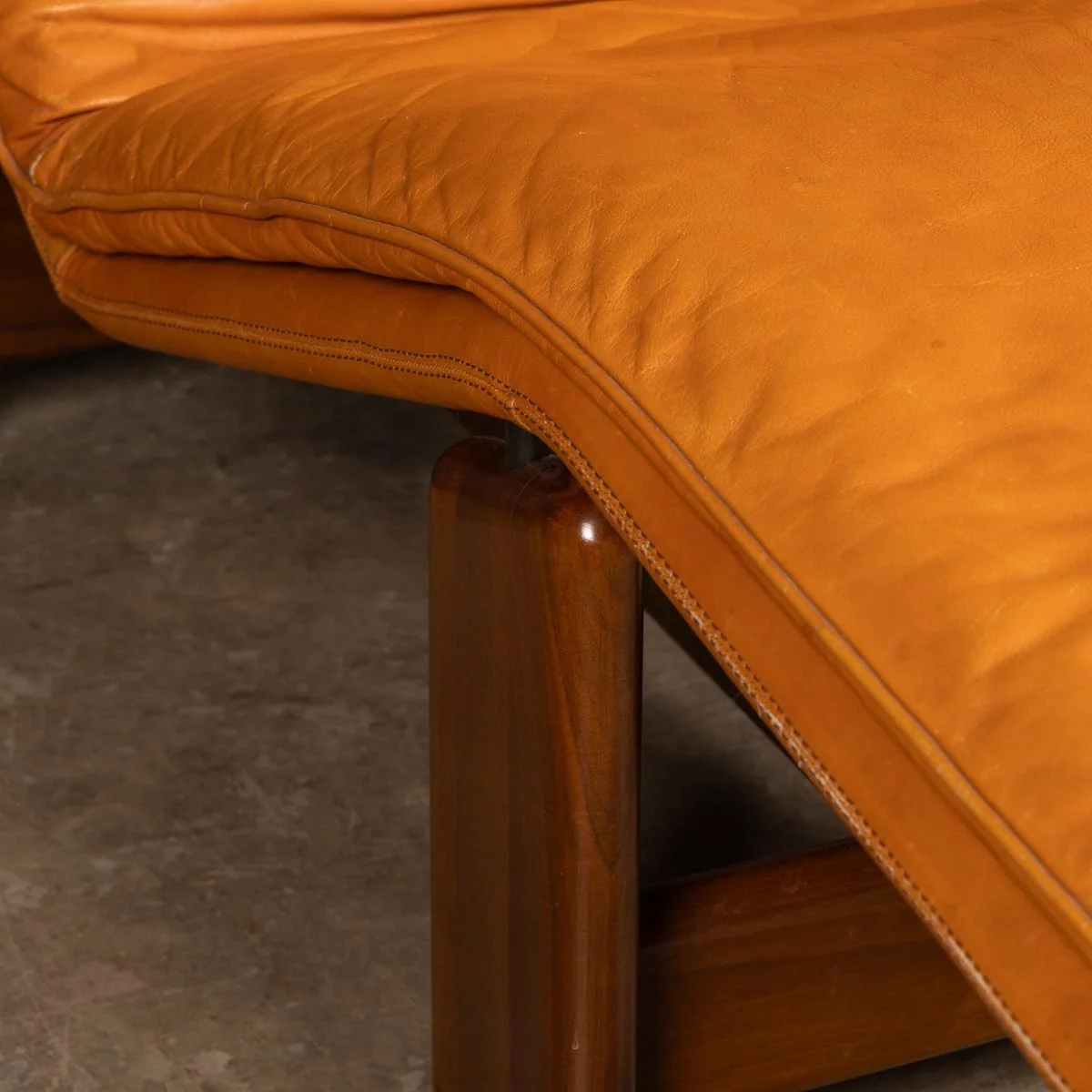 PUSHKINS.COM - Z12125 - 20thC ITALIAN PERIPLO LEATHER CHAISE LONGUE BY TARCISIO COLZANI FOR MOBIL GIRGI - 26.jpg