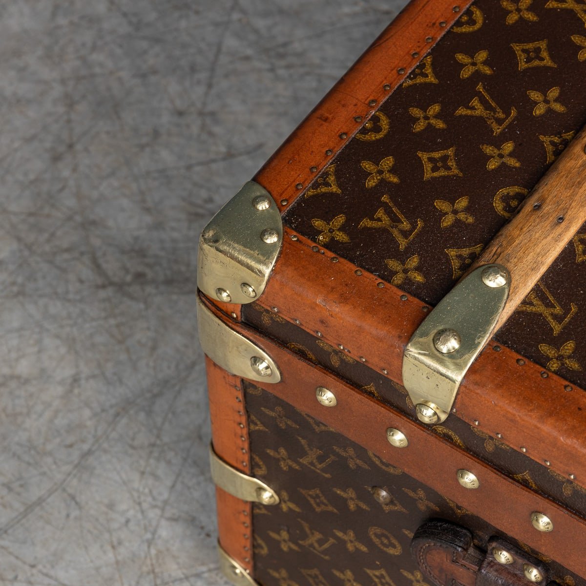 PUSHKINS.COM - B11270 - 20thC LOUIS VUITTON CABIN TRUNK IN MONOGRAM CANVAS, FRANCE c.1930 - 32.jpg
