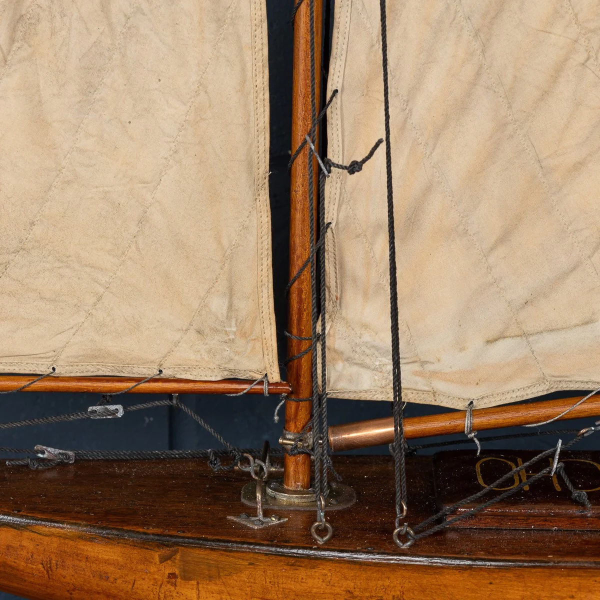 PUSHKINS.COM - B11425 - VINTAGE 20thC ENGLISH GAFF RIGGED %22J CLASS%22 POND YACHT c.1930 - 30.jpg