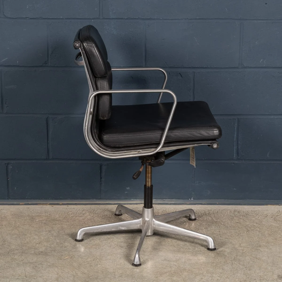 PUSHKINS.COM - B12276d - VINTAGE 20thC EA217 CHAIR IN BLACK LEATHER BY CHARLES & RAY EAMES FOR ICF - 07.jpg