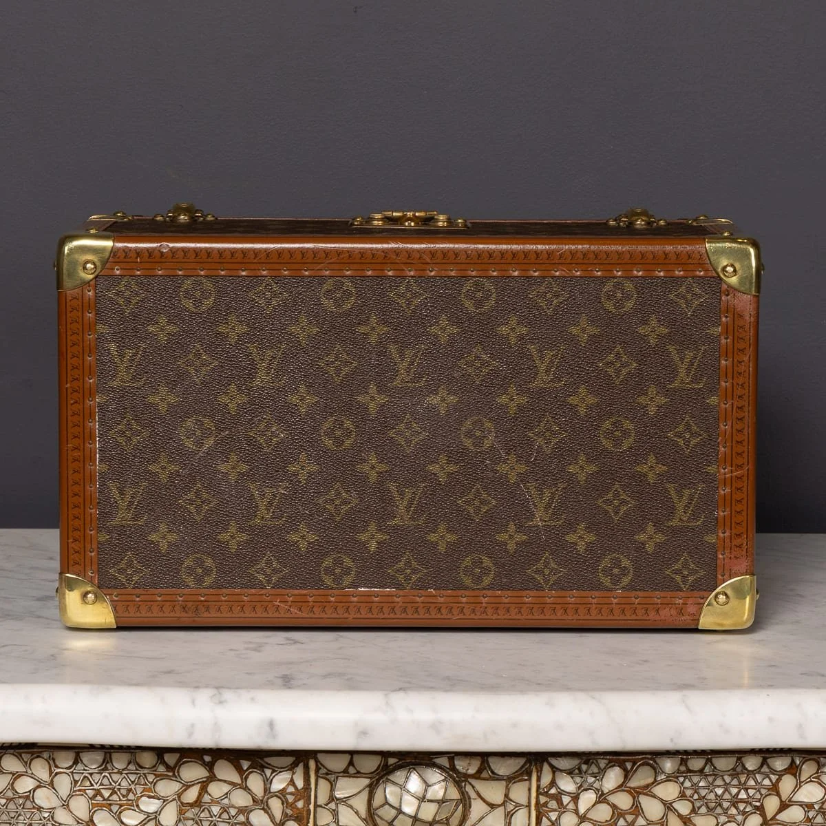 PUSHKINS.COM - D11760 - 20thC LOUIS VUITTON VANITY CASE IN MONOGRAM CANVAS, MADE IN FRANCE c.1960 - 08.jpg