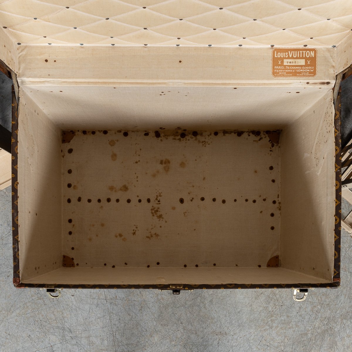 PUSHKINS.COM - B11308w - ANTIQUE 20thC LOUIS VUITTON HAT TRUNK IN MONOGRAM CANVAS, FRANCE c.1920 - 12.jpg
