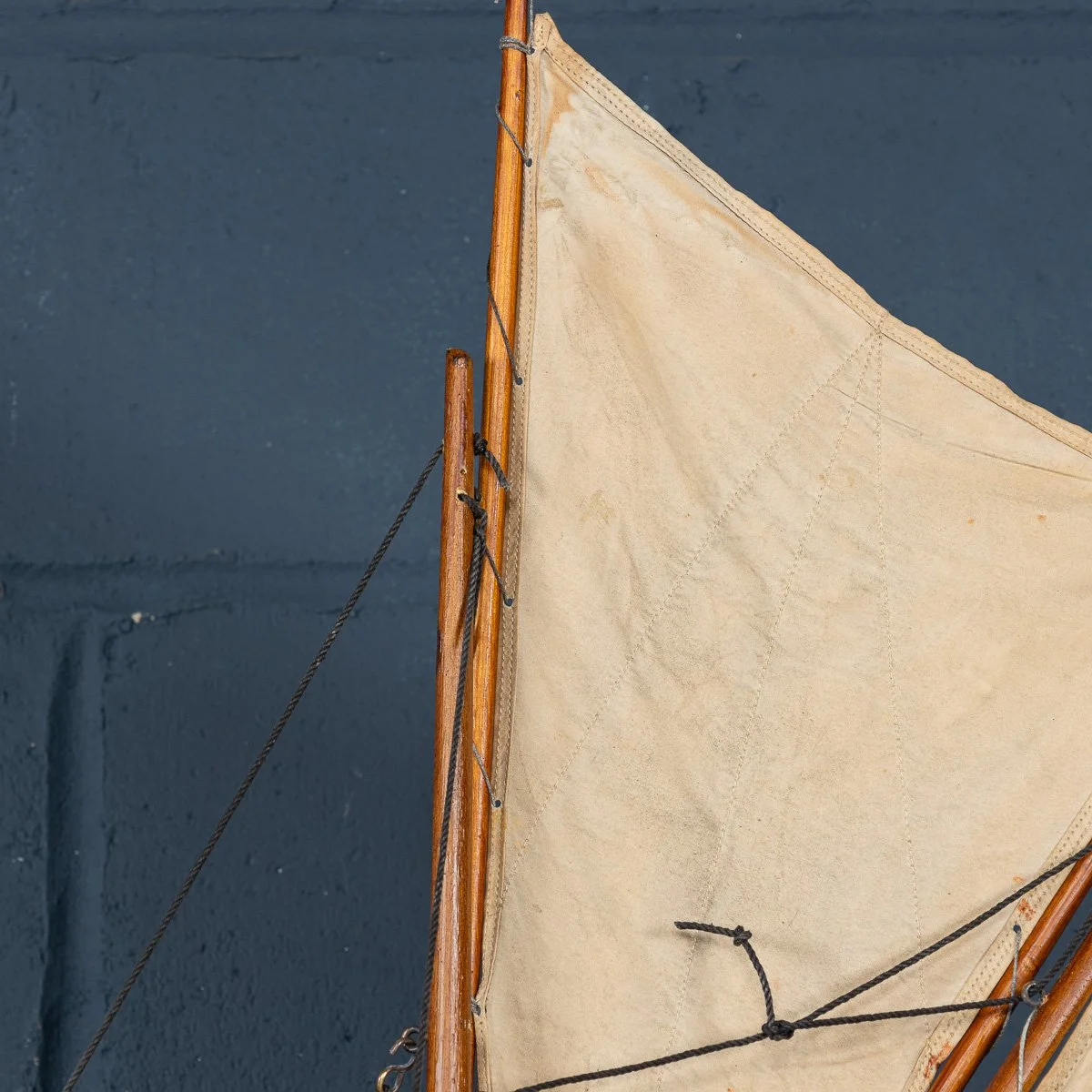 PUSHKINS.COM - B11425 - VINTAGE 20thC ENGLISH GAFF RIGGED %22J CLASS%22 POND YACHT c.1930 - 22.jpg