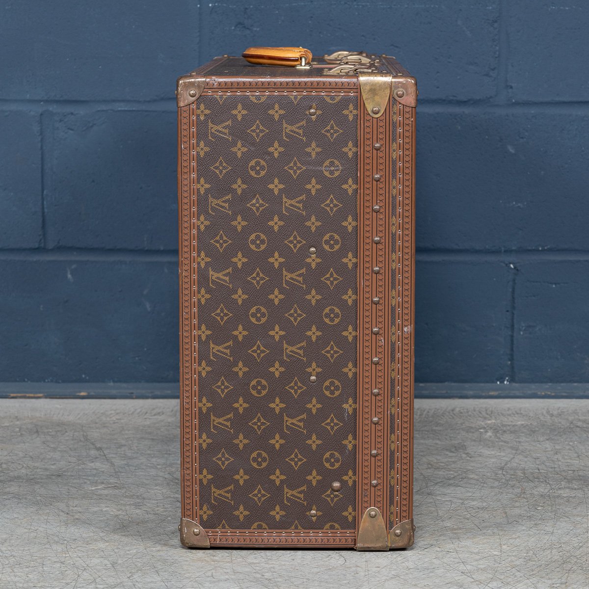 PUSHKINS.COM - B11399 - 20thC LOUIS VUITTON SUITCASE IN MONOGRAM CANVAS, FRANCE - 06.jpg