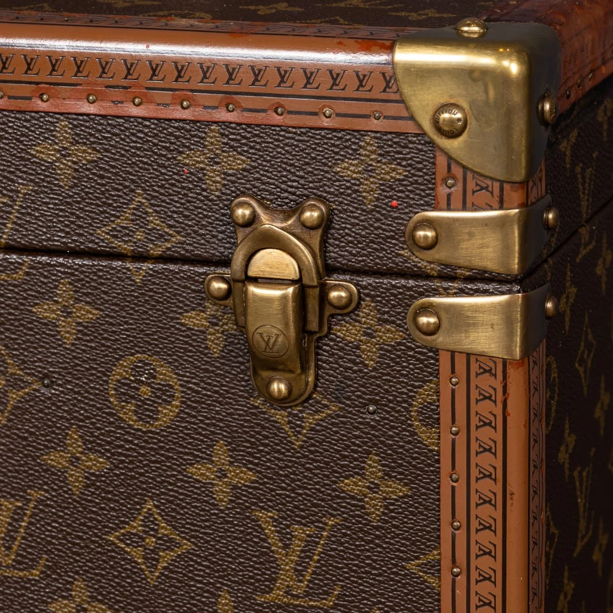 PUSHKIN'S - MID 20thC LOUIS VUITTON VANITY CASE IN MONOGRAM CANVAS, MADE IN FRANCE c.1960 - 16.jpg