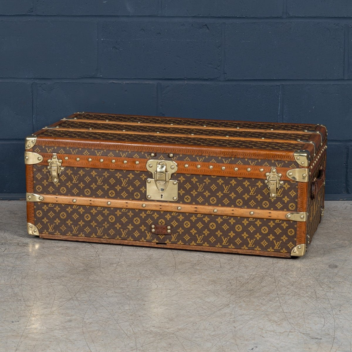 PUSHKINS.COM - B11233d - 20thC LOUIS VUITTON CABIN TRUNK IN MONOGRAM CANVAS, FRANCE c.1930 - 03.jpg