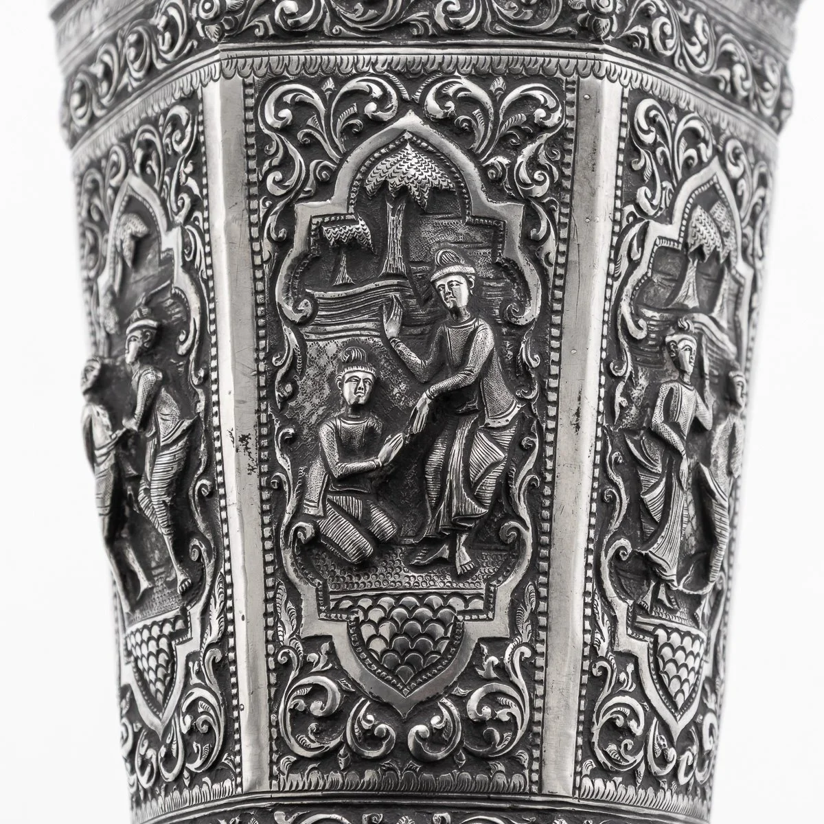 PUSHKINS.COM - DO11786 - ANTIQUE 20thC BURMESE REPOUSSÉ SOLID SILVER "VESSANTARA JATAKA" VASE c.1915 - 20.jpg