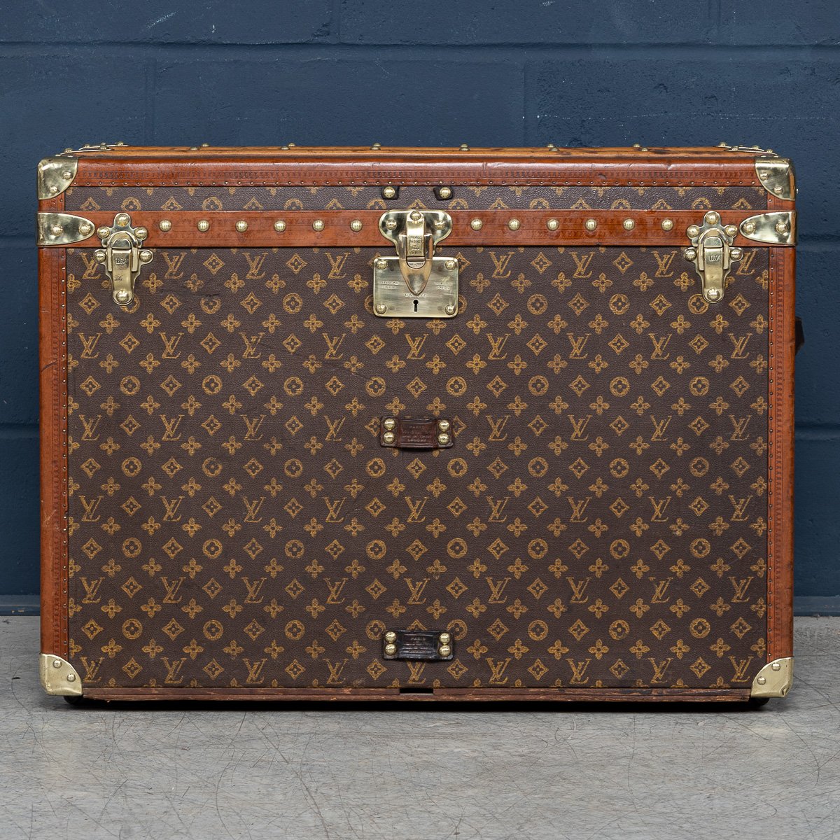 PUSHKINS.COM - B11308w - ANTIQUE 20thC LOUIS VUITTON HAT TRUNK IN MONOGRAM CANVAS, FRANCE c.1920 - 04.jpg