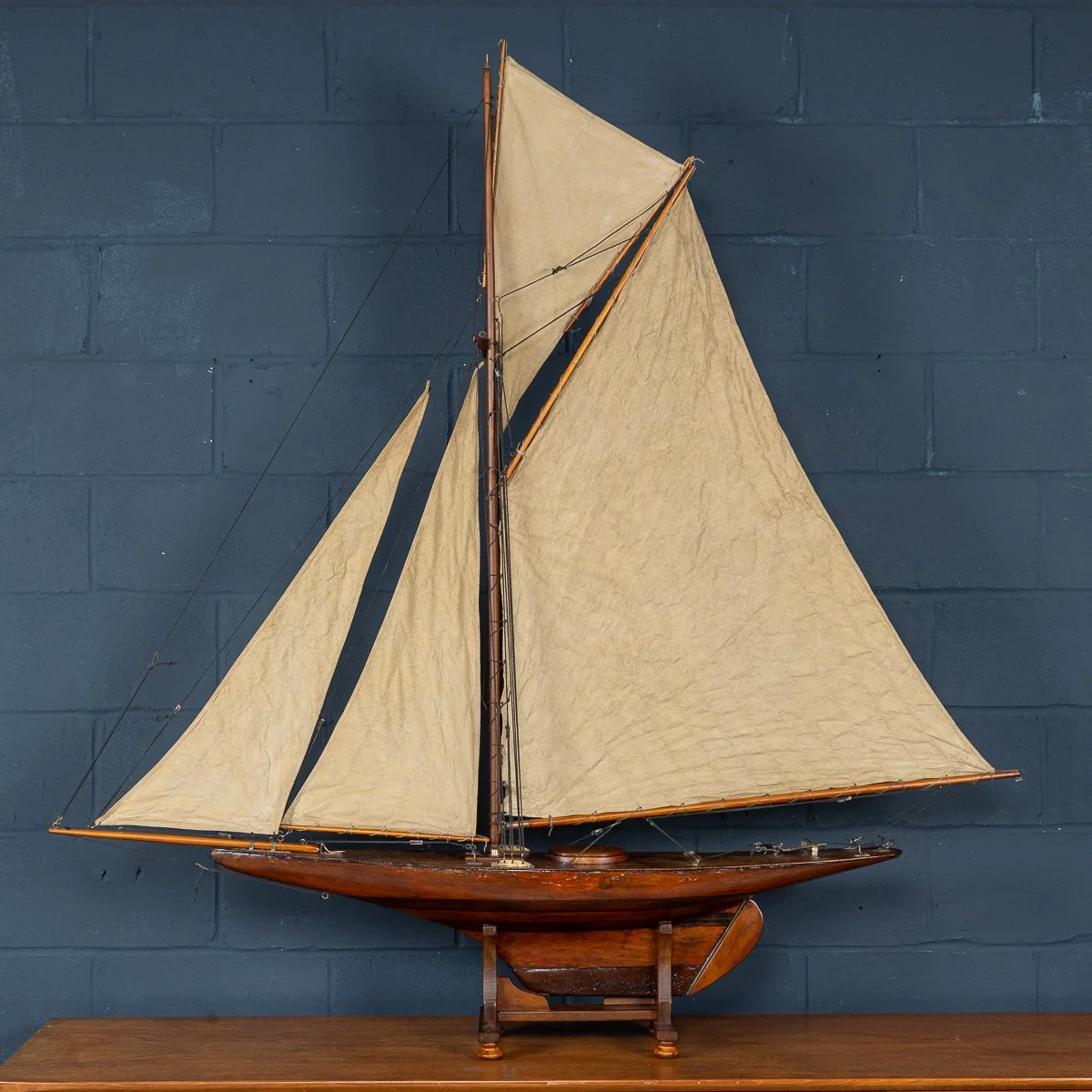 PUSHKINS.COM - B11426 - ANTIQUE 20thC LARGE ENGLISH CARVED HULL POND YACHT c.1920 - 03.jpg