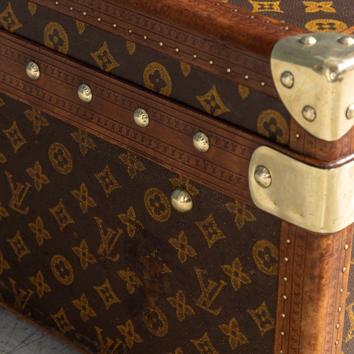 PUSHKINS.COM - B11237wd - 20thC LOUIS VUITTON ENCYCLOPEDIA BRITANNICA TRUNK IN MONOGRAM CANVAS c.1911 - 31.jpg