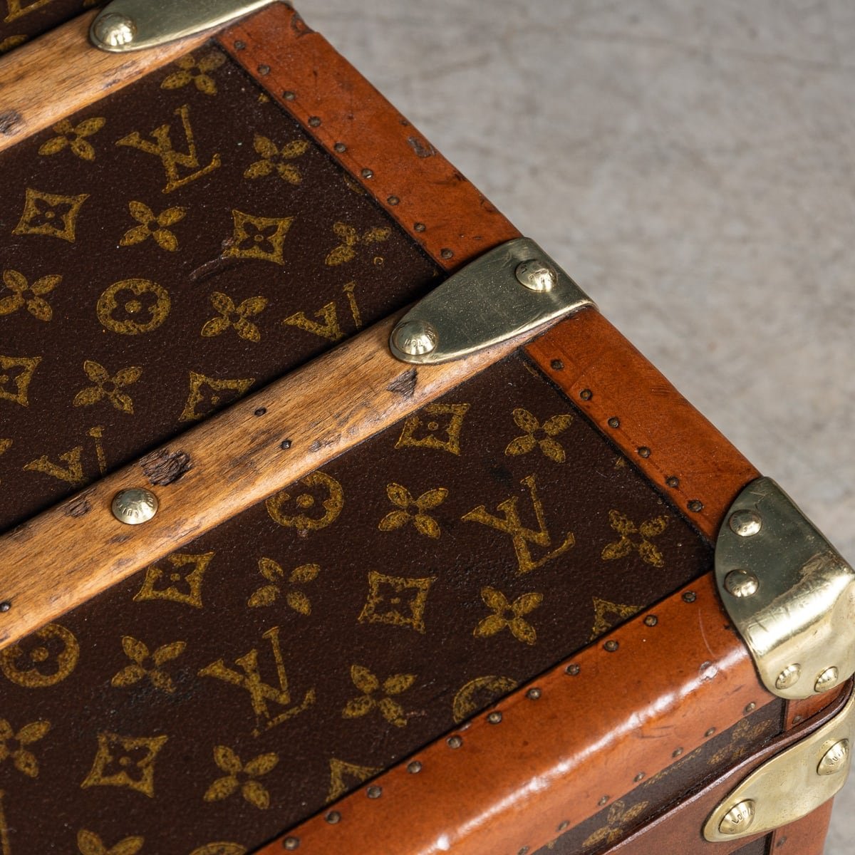 PUSHKINS.COM - B11270 - 20thC LOUIS VUITTON CABIN TRUNK IN MONOGRAM CANVAS, FRANCE c.1930 - 21.jpg