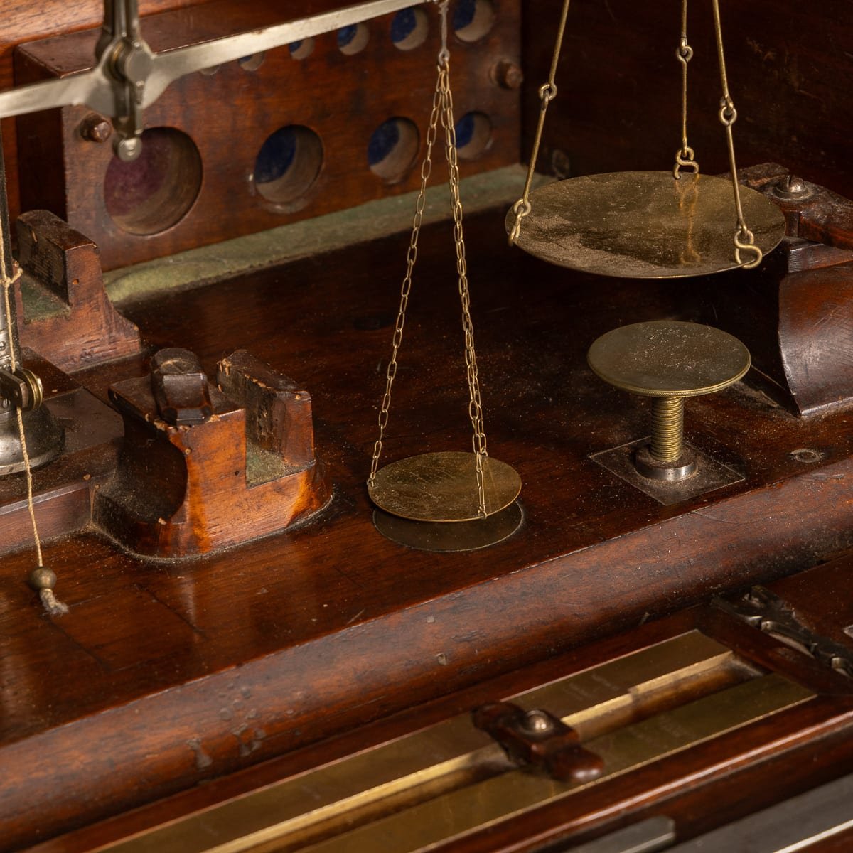 PUSHKINS.COM - D11974 - ANTIQUE 19thC ITALIAN BALANCE SCALES BY DECKER, MADE IN TURIN c.1870 - 35.jpg