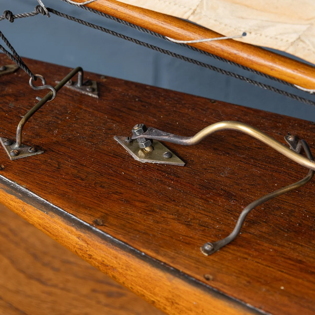 PUSHKINS.COM - B11425 - VINTAGE 20thC ENGLISH GAFF RIGGED %22J CLASS%22 POND YACHT c.1930 - 45.jpg