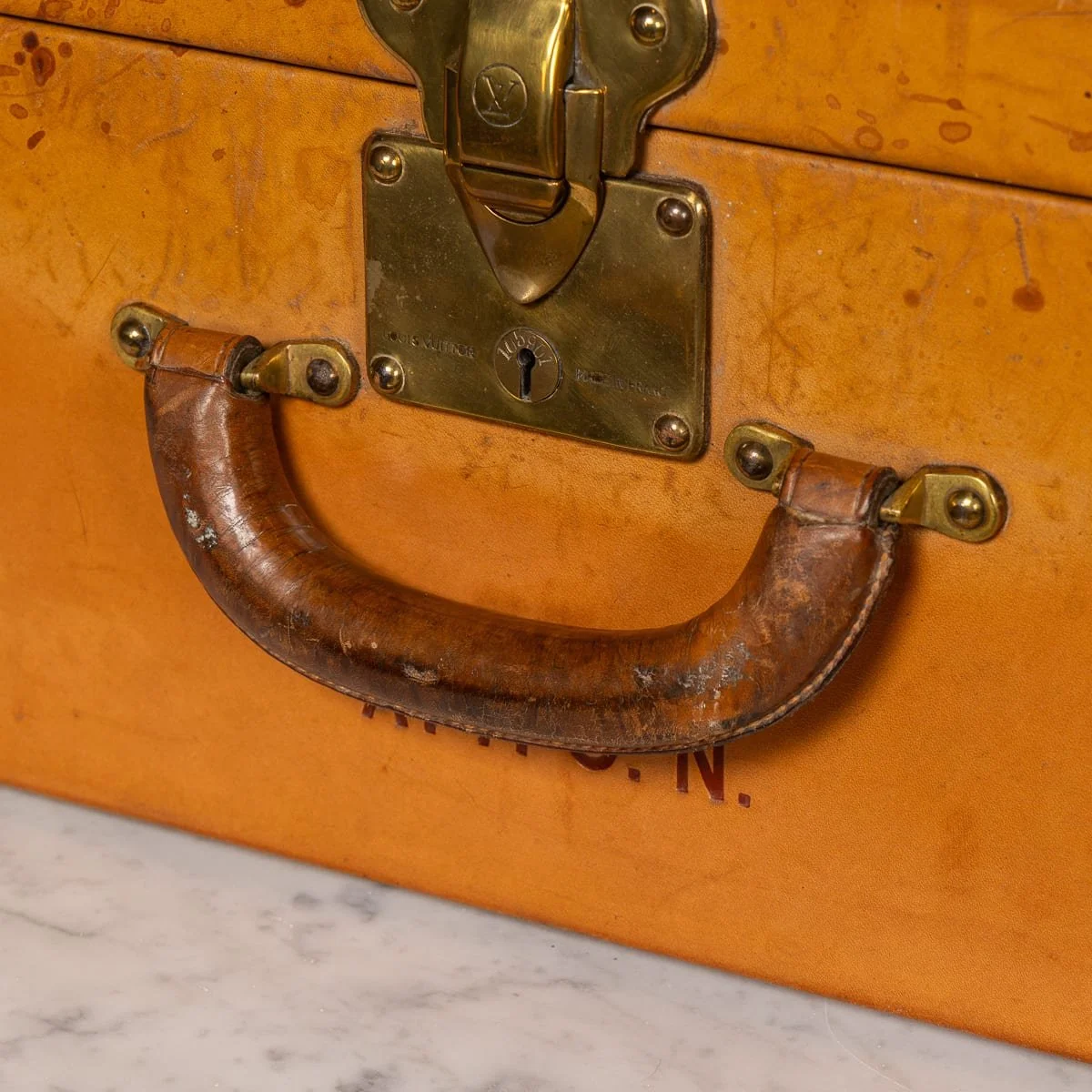 PUSHKINS.COM - D11874 - 20thC LOUIS VUITTON DRESSING CASE IN COW HIDE LEATHER, FRANCE - 37.jpg