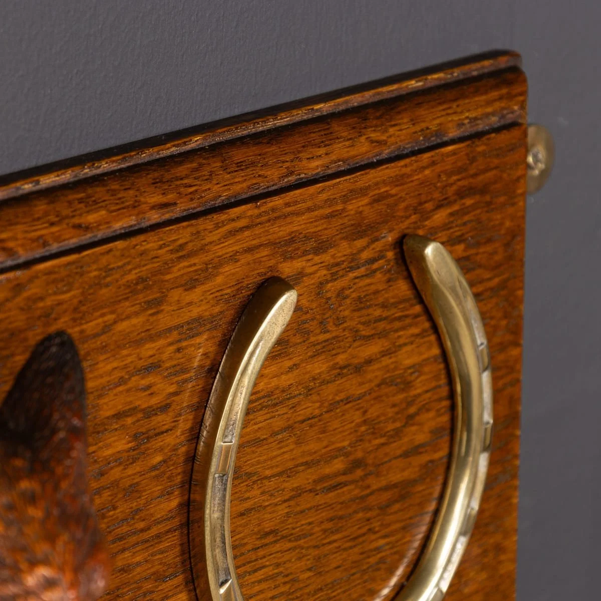 PUSHKINS.COM - Z12435 - ANTIQUE 19thC SWAINE & ADNET OAK WHIP HOOK WITH FOX AND HORSESHOE DETAIL c.1890 - 10.jpg
