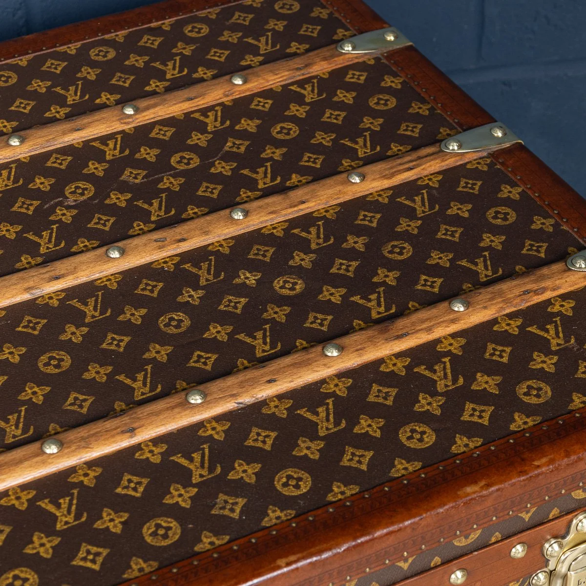 PUSHKINS.COM - B11431dw - ANTIQUE 20thC LOUIS VUITTON %22MALLE HAUTE%22 IN MONOGRAM CANVAS, FRANCE c.1920 - 24.jpg