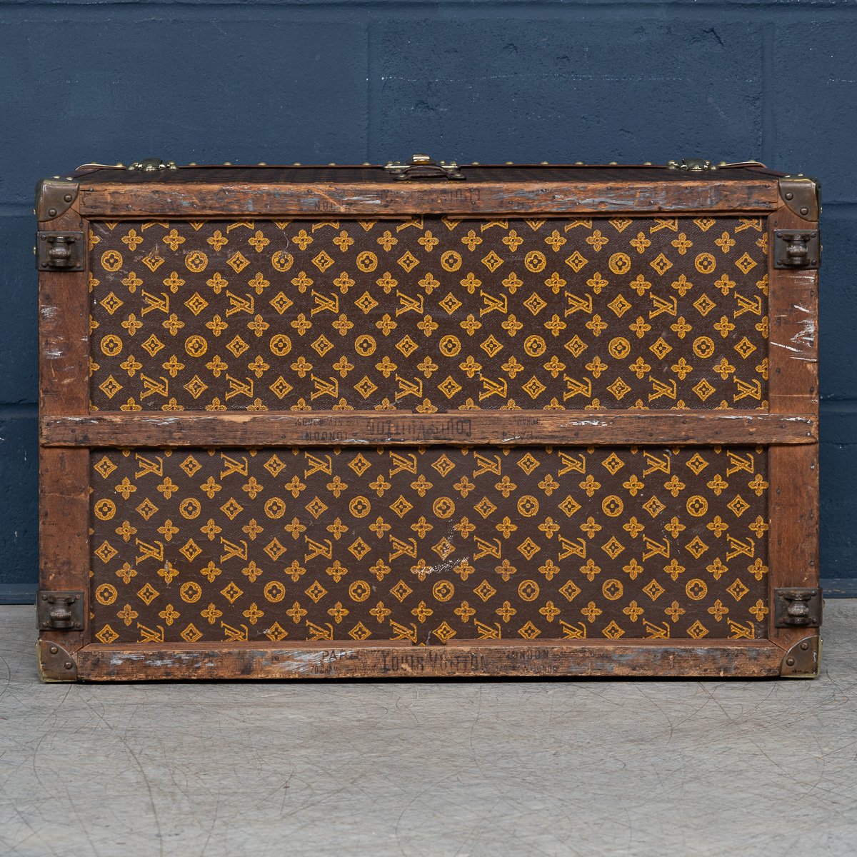 PUSHKINS.COM - B11308w - ANTIQUE 20thC LOUIS VUITTON HAT TRUNK IN MONOGRAM CANVAS, FRANCE c.1920 - 08.jpg