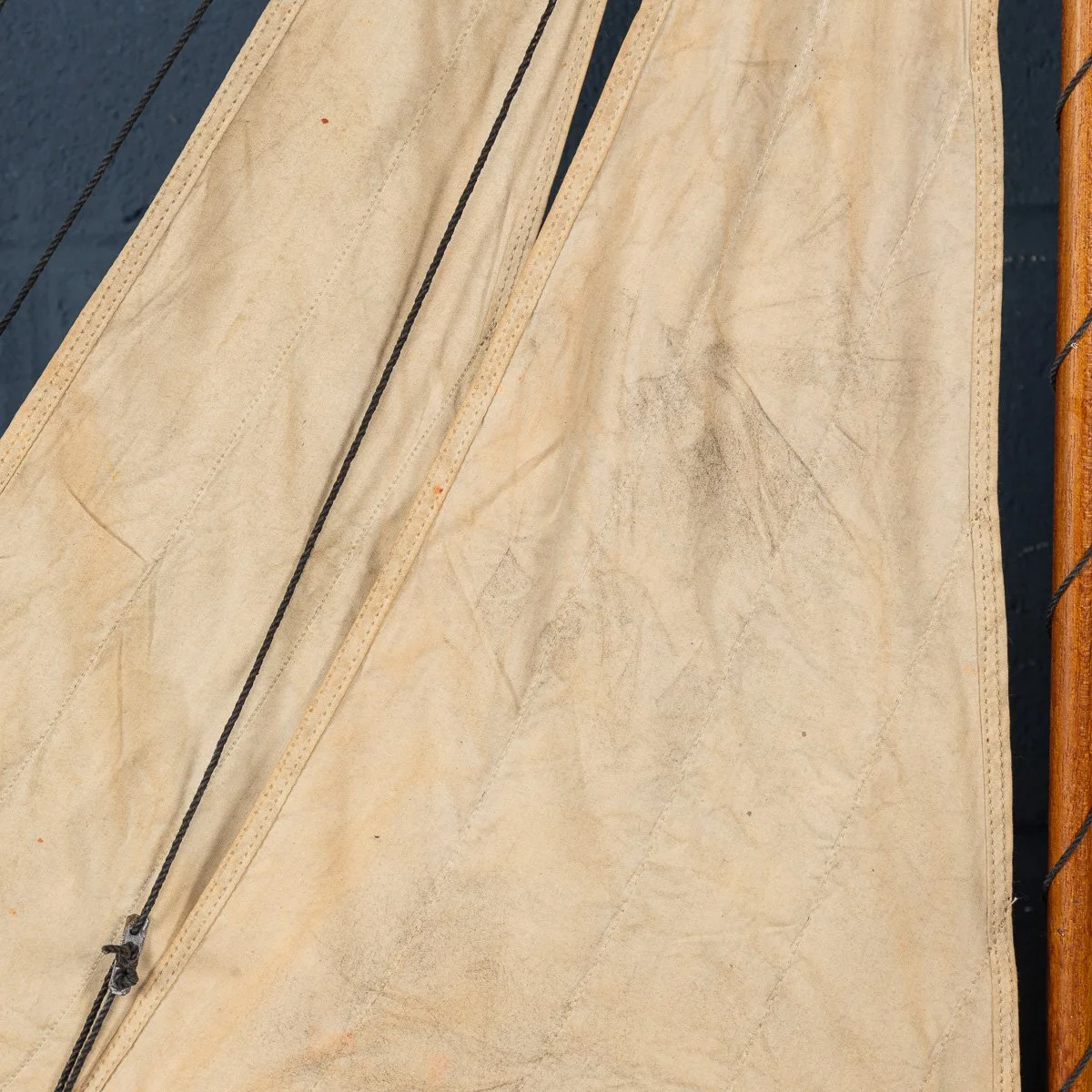 PUSHKINS.COM - B11425 - VINTAGE 20thC ENGLISH GAFF RIGGED %22J CLASS%22 POND YACHT c.1930 - 19.jpg