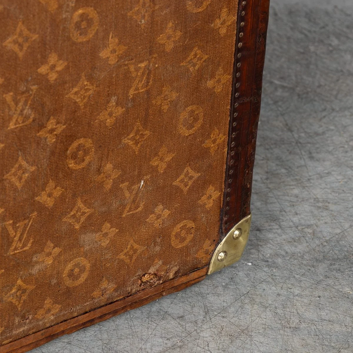 PUSHKINS.COM - B12766 - ANTIQUE 19thC LOUIS VUITTON HAT TRUNK IN WOVEN CANVAS, FRANCE c.1896 - 23.jpg