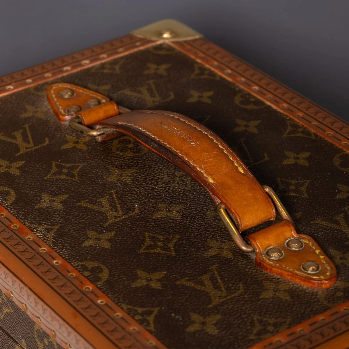 PUSHKINS.COM - D11759 - 20thC LOUIS VUITTON JEWELLERY CASE IN MONOGRAM CANVAS, MADE IN FRANCE c.1960 - 36.jpg