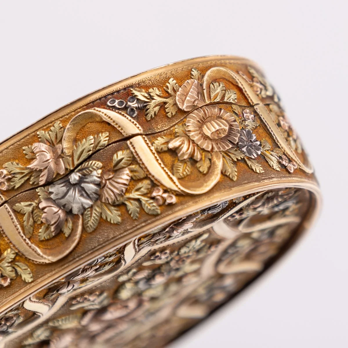 PUSHKINS.COM - A00183 - ANTIQUE 19thC CONTINENTAL THREE COLOUR GOLD SNUFF BOX c.1800 - 20.jpg