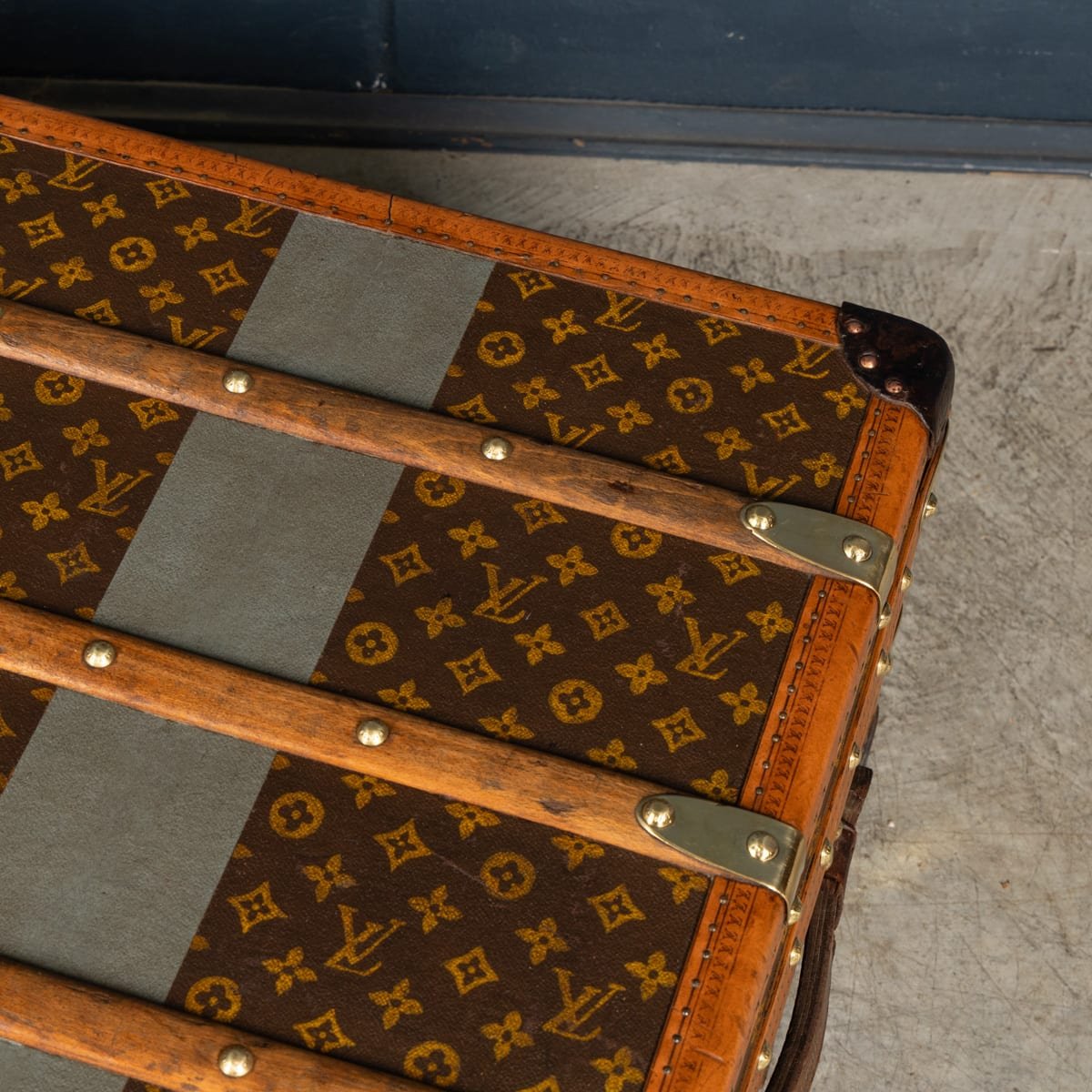 PUSHKINS.COM - B12254 - ANTIQUE 20thC LOUIS VUITTON STEAMER TRUNK IN MONOGRAM CANVAS, FRANCE c.1920 - 41.jpg