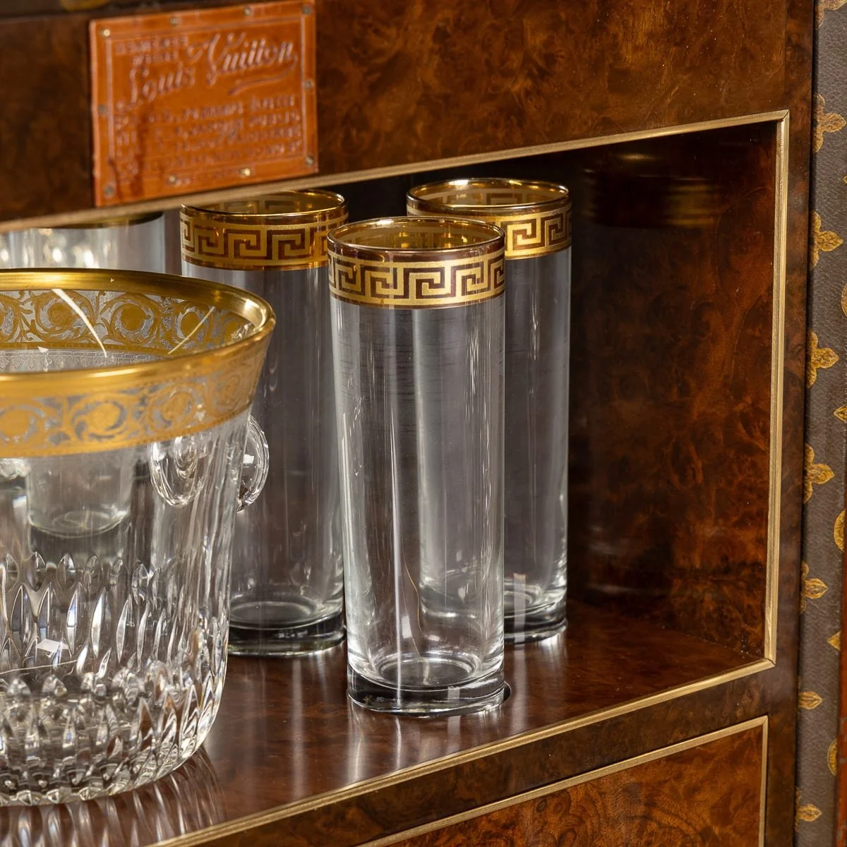 PUSHKINS.COM - D11876 - ANTIQUE 20thC LOUIS VUITTON TRUNK IN MONOGRAM CANVAS WITH BUILT IN BAR & HUMIDOR - 37.jpg