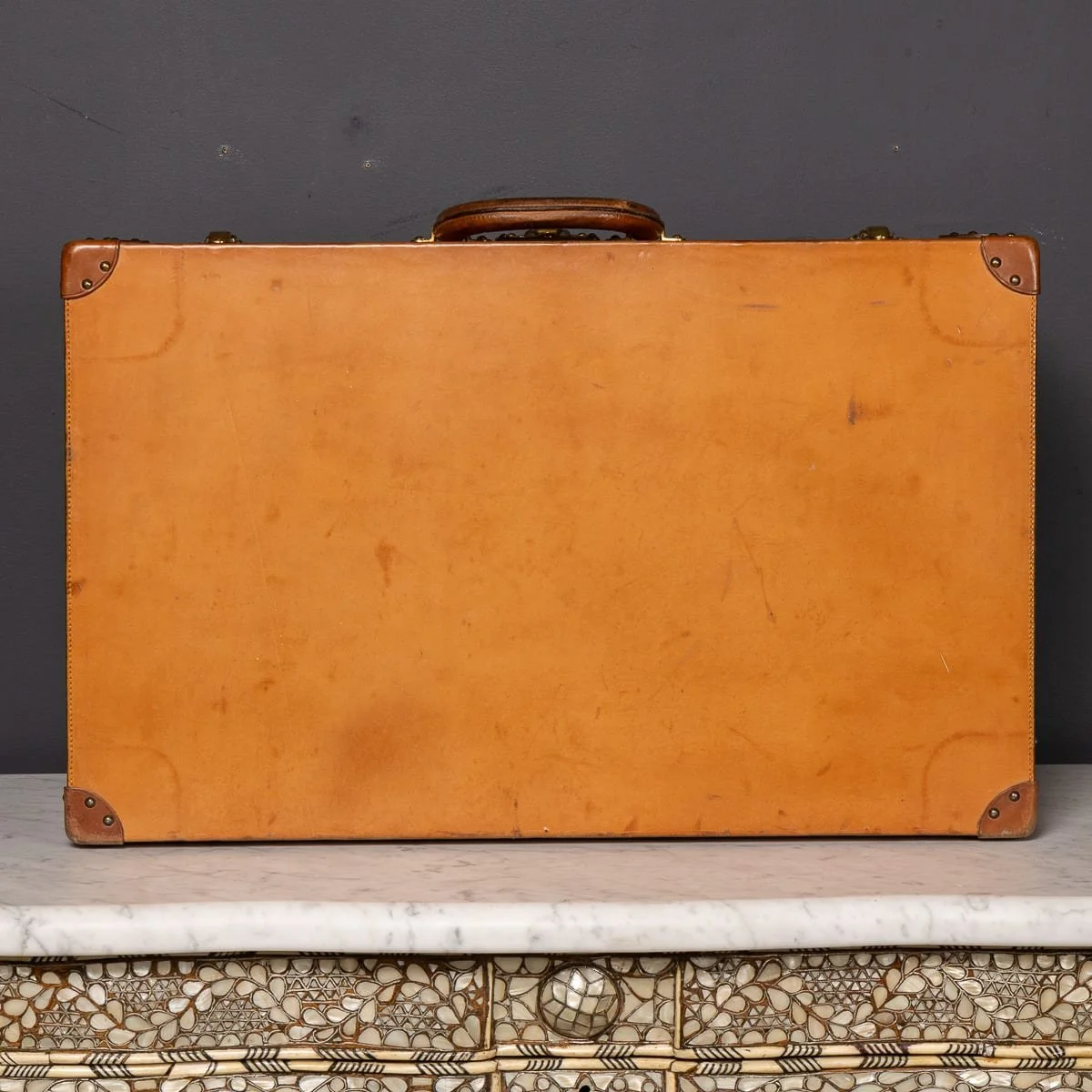 PUSHKINS.COM - D11874 - 20thC LOUIS VUITTON DRESSING CASE IN COW HIDE LEATHER, FRANCE - 09.jpg