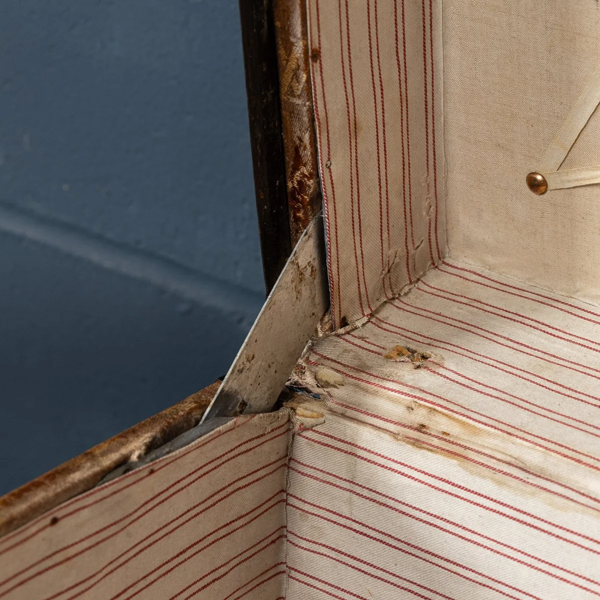 PUSHKINS.COM - B11503w - ANTIQUE 20thC LOUIS VUITTON HAT TRUNK IN WOVEN CANVAS, FRANCE c.1890 - 24.jpg