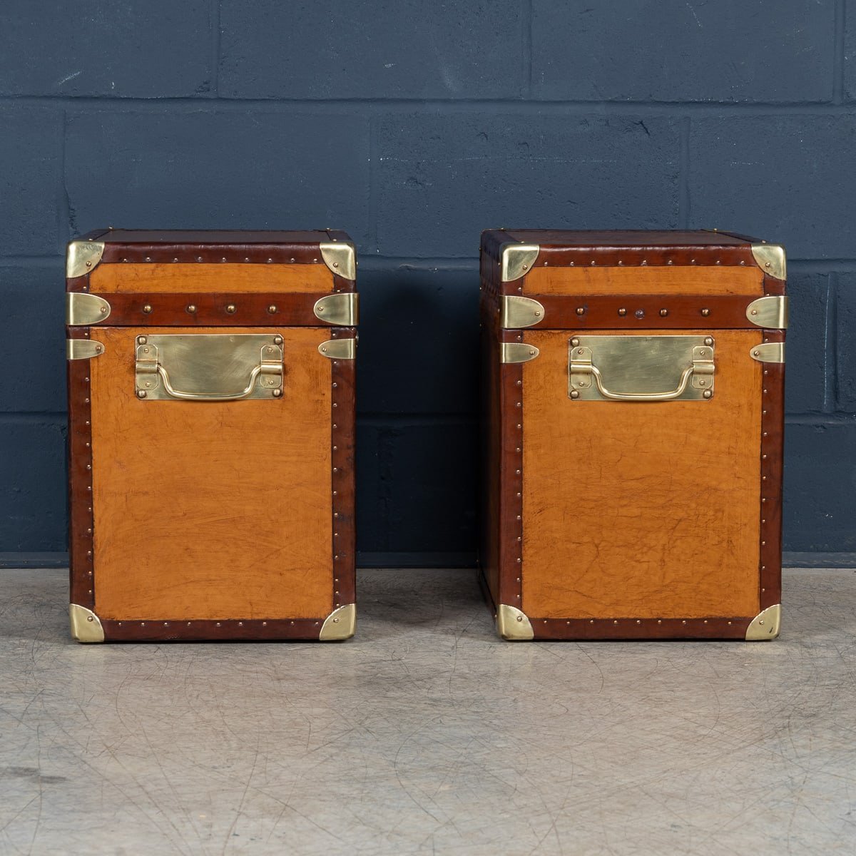 PUSHKINS.COM - B11174 - 20thC PAIR OF LEATHER CLAD ENGLISH ARMY : NAVY STYLE TRUNKS - 07.jpg