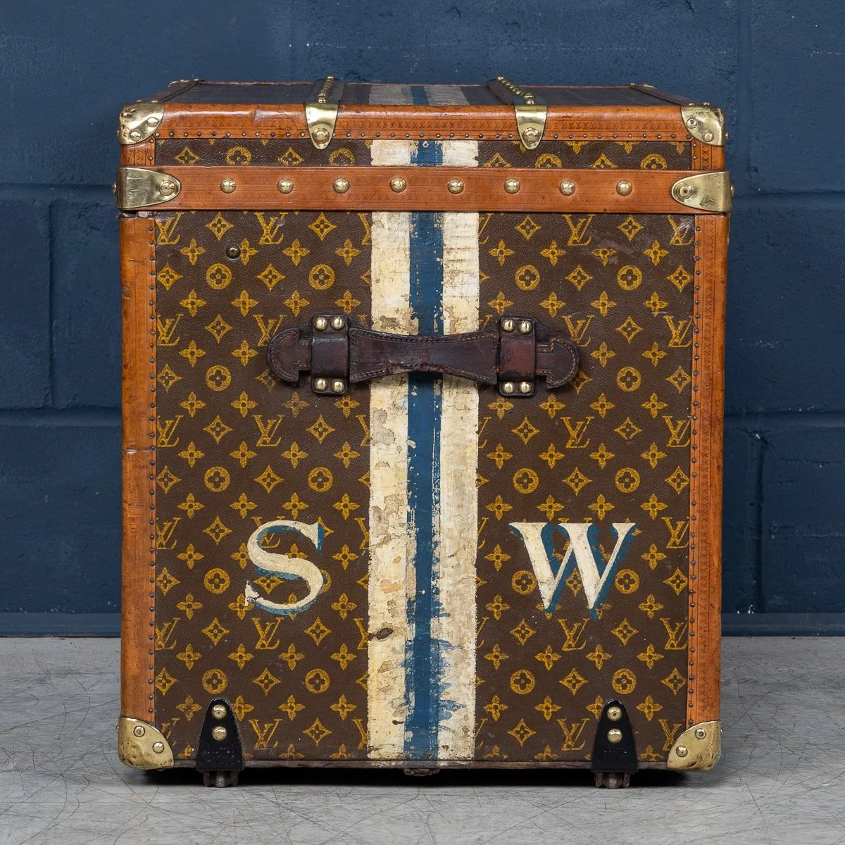PUSHKIN'S - ANTIQUE 20thC LOUIS VUITTON HAT TRUNK IN MONOGRAM CANVAS, PARIS c.1920 - 7.jpg