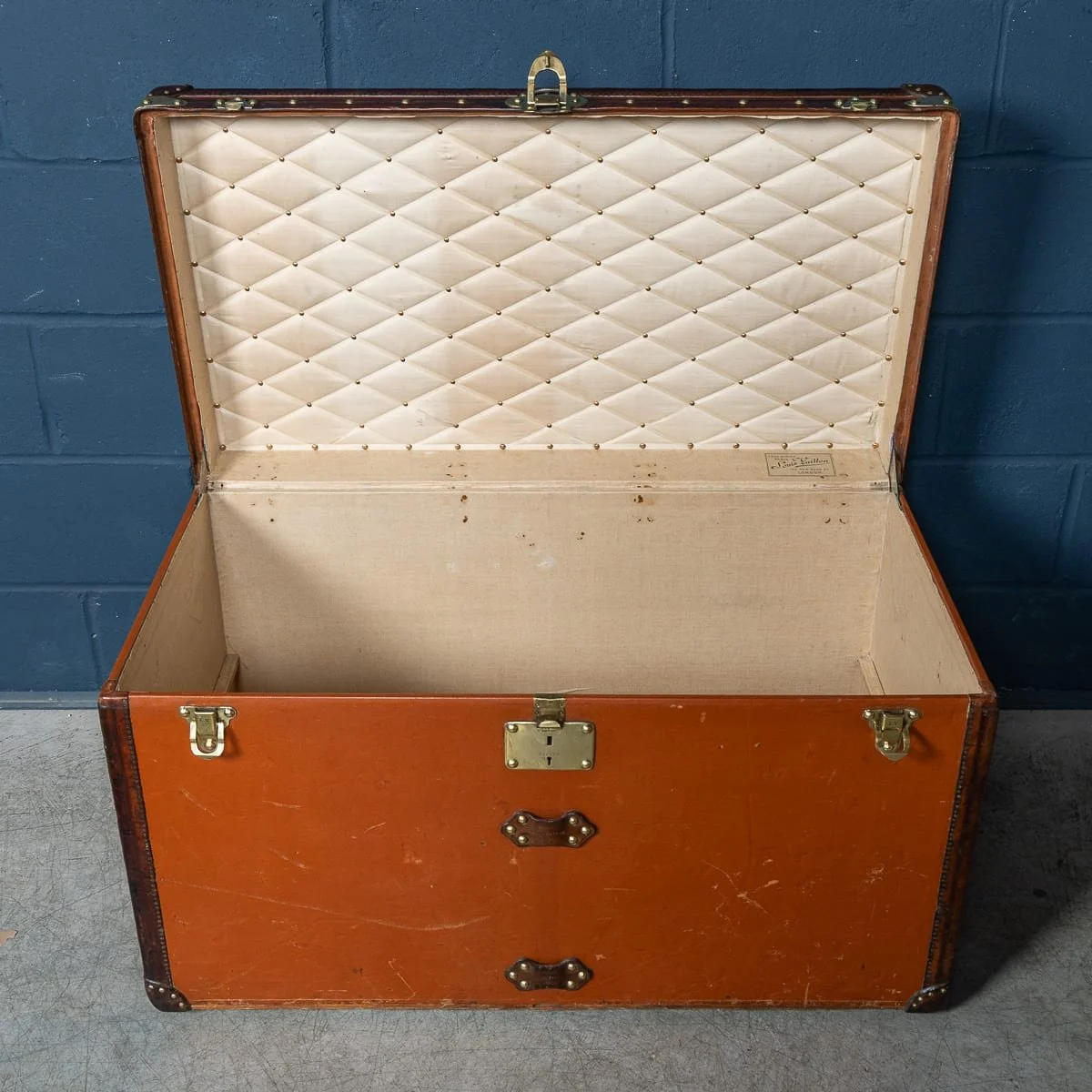 PUSHKINS.COM - B12016 - ANTIQUE 20thC LOUIS VUITTON COURIER TRUNK IN ORANGE VUITTONITE CANVAS c.1900 - 10.jpg