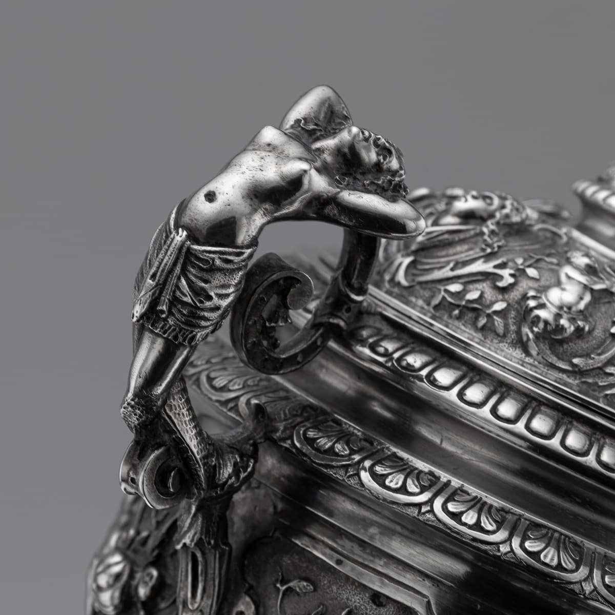 PUSHKINS.COM - A00253 - ANTIQUE 19thC ITALIAN SOLID SILVER REPOUSSÉ & CHASED COVERED URN c.1870 - 14.jpg
