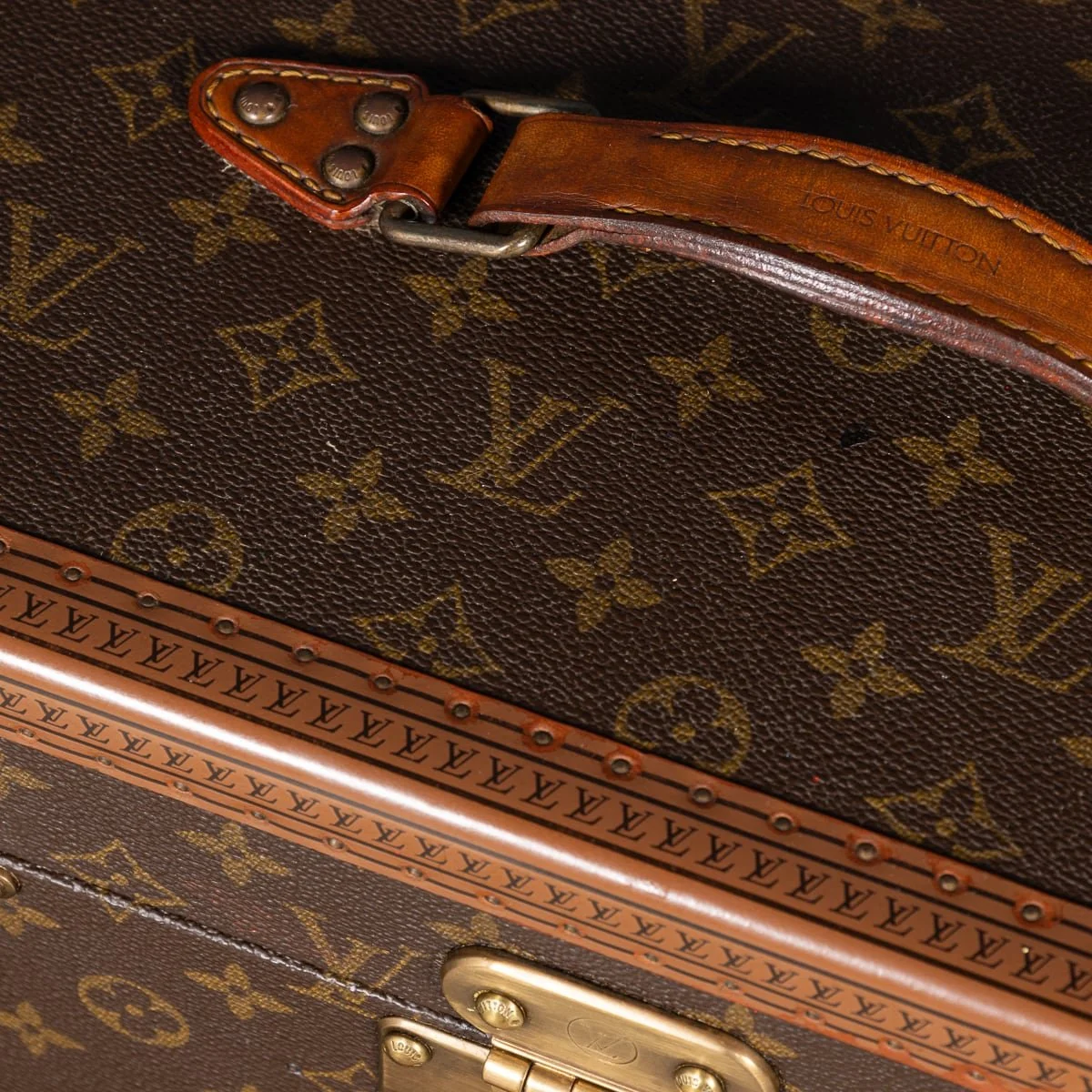 PUSHKIN'S - MID 20thC LOUIS VUITTON VANITY CASE IN MONOGRAM CANVAS, MADE IN FRANCE c.1960 - 26.jpg