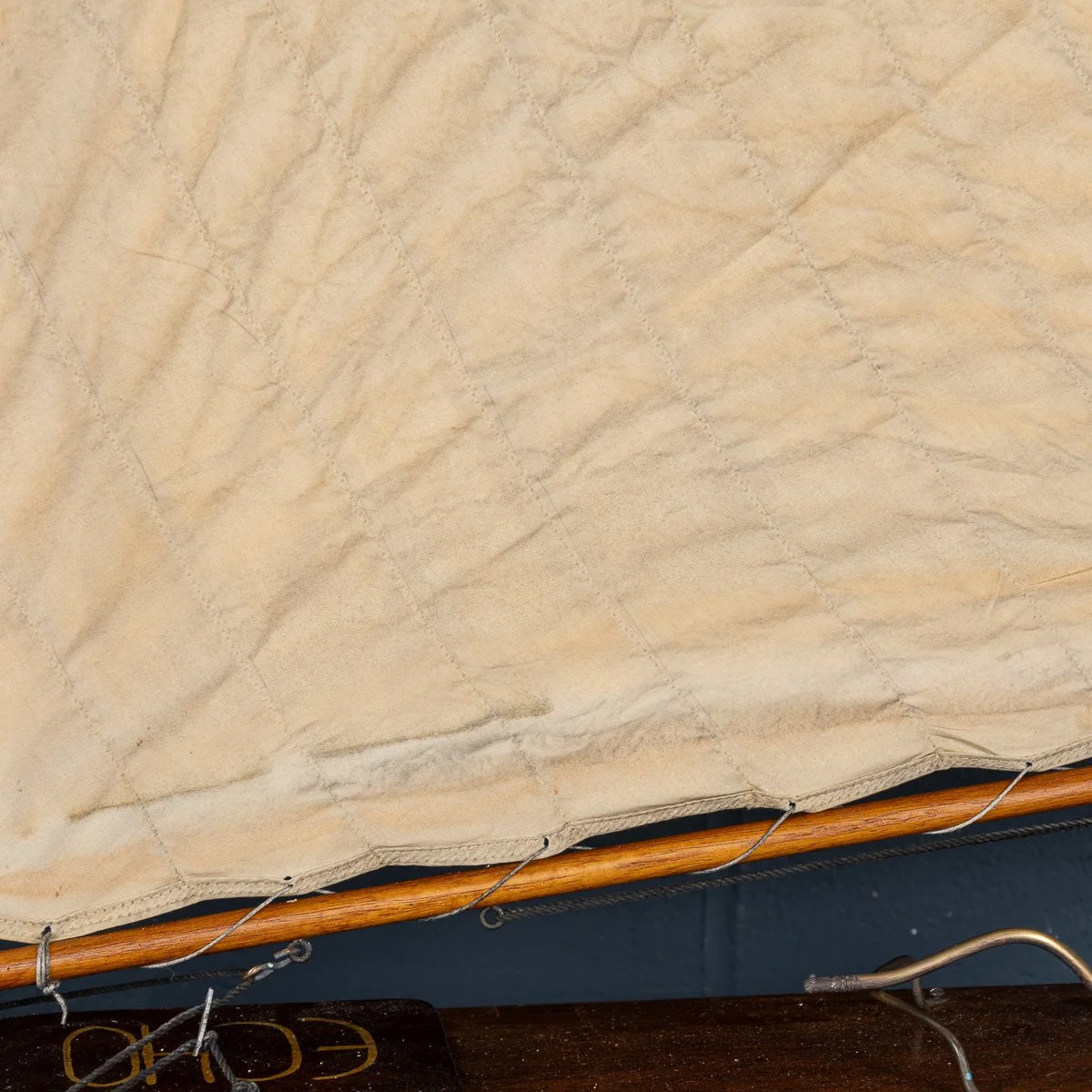 PUSHKINS.COM - B11425 - VINTAGE 20thC ENGLISH GAFF RIGGED %22J CLASS%22 POND YACHT c.1930 - 29.jpg