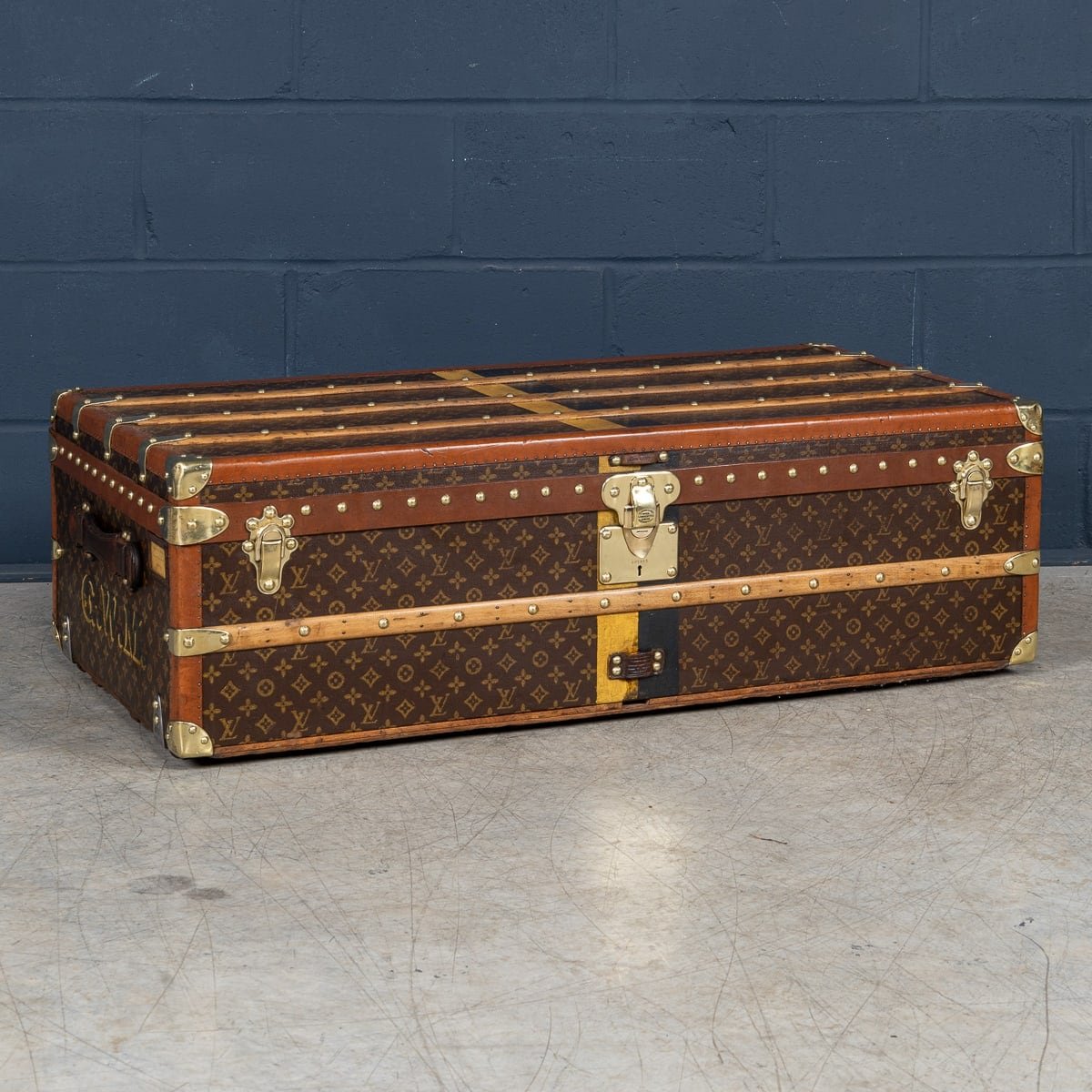 PUSHKINS.COM - B11270 - 20thC LOUIS VUITTON CABIN TRUNK IN MONOGRAM CANVAS, FRANCE c.1930 - 03.jpg